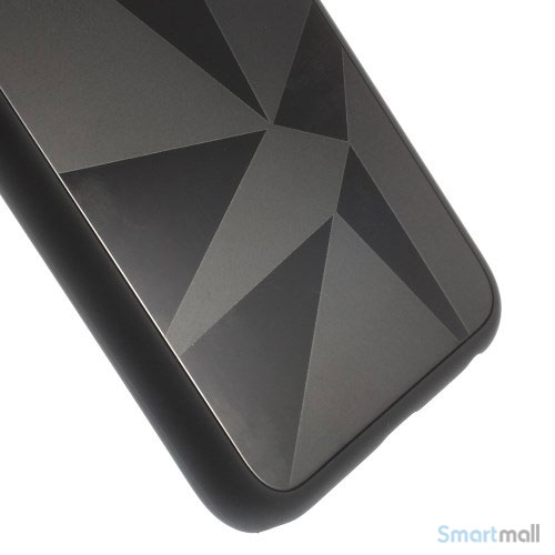 Spaendende iPhone 6 cover med dekoreret metalbagside - Trekant4